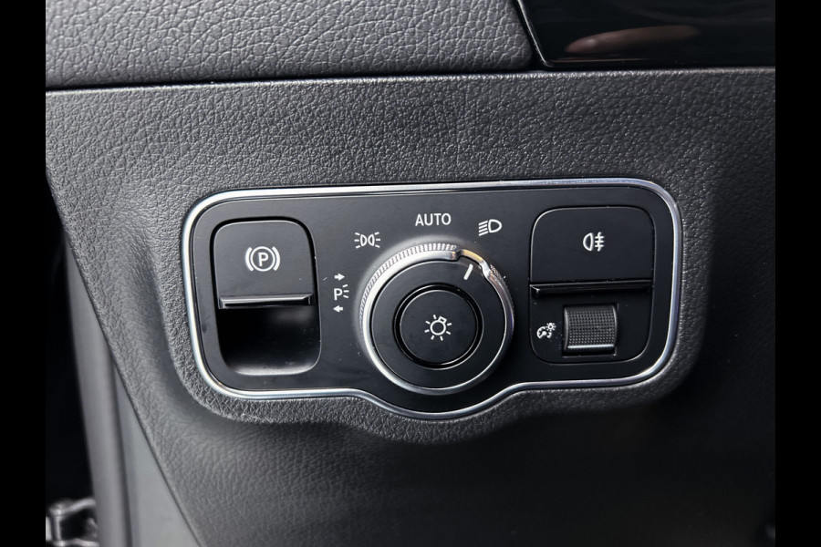 Mercedes-Benz EQA 250 Business Solution AMG 67 kWh | MBUX wide screen | Navigatie | 5 spaaks lichtmetalen velgen | Parking support | Camera | Inclusief 24 maanden MB Certified garantie voor Europa.