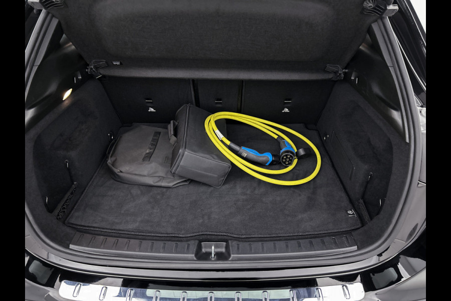 Mercedes-Benz EQA 250 Business Solution AMG 67 kWh | MBUX wide screen | Navigatie | 5 spaaks lichtmetalen velgen | Parking support | Camera | Inclusief 24 maanden MB Certified garantie voor Europa.