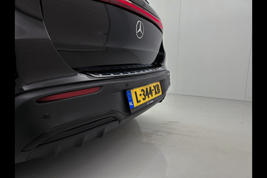 Mercedes-Benz EQA 250 Business Solution AMG 67 kWh | MBUX wide screen | Navigatie | 5 spaaks lichtmetalen velgen | Parking support | Camera | Inclusief 24 maanden MB Certified garantie voor Europa.