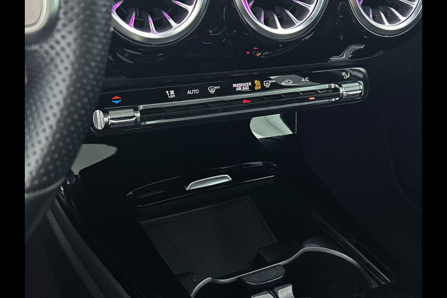 Mercedes-Benz A-Klasse 180 Premium Plus Panoramadak | elct. bedienbare voor stoelen met memory | Navigatie | Parking support met camera achter | Inclusief 24 maanden MB Certified garantie voor Europa