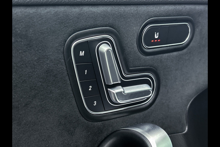 Mercedes-Benz A-Klasse 180 Premium Plus Panoramadak | elct. bedienbare voor stoelen met memory | Navigatie | Parking support met camera achter | Inclusief 24 maanden MB Certified garantie voor Europa