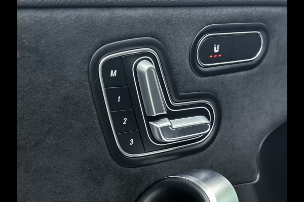 Mercedes-Benz A-Klasse 180 Premium Plus Panoramadak | elct. bedienbare voor stoelen met memory | Navigatie | Parking support met camera achter | Inclusief 24 maanden MB Certified garantie voor Europa