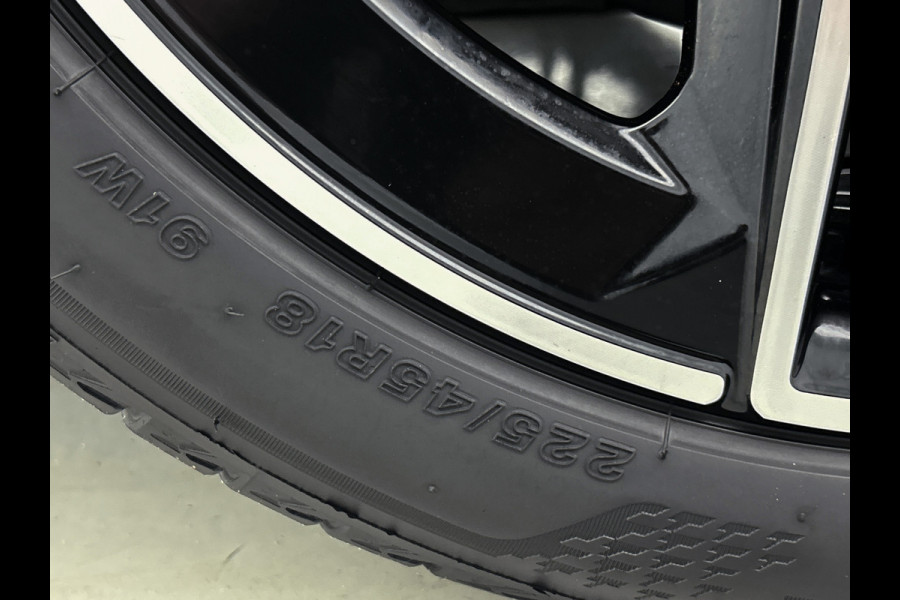 Mercedes-Benz A-Klasse 180 Premium Plus Panoramadak | elct. bedienbare voor stoelen met memory | Navigatie | Parking support met camera achter | Inclusief 24 maanden MB Certified garantie voor Europa