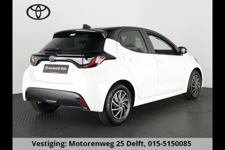 Toyota Yaris 1.5 HYBRIDE BLACK & WHITE GARANTIE 3-2034 AUTOMAAT. CLOUD NAVI. SLECHTS 17.000 KM.