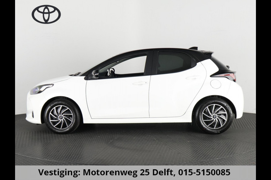 Toyota Yaris 1.5 HYBRIDE BLACK & WHITE GARANTIE 3-2034 AUTOMAAT. CLOUD NAVI. SLECHTS 17.000 KM.