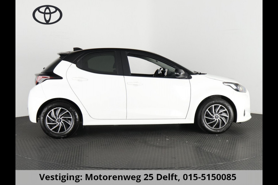 Toyota Yaris 1.5 HYBRIDE BLACK & WHITE GARANTIE 3-2034 AUTOMAAT. CLOUD NAVI. SLECHTS 17.000 KM.
