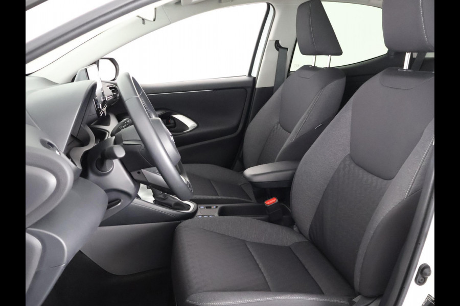 Toyota Yaris 1.5 HYBRIDE BLACK & WHITE GARANTIE 3-2034 AUTOMAAT. CLOUD NAVI. SLECHTS 17.000 KM.