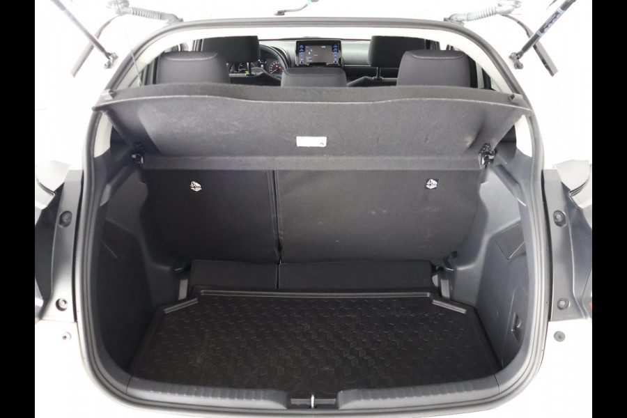 Toyota Yaris 1.5 HYBRIDE BLACK & WHITE GARANTIE 3-2034 AUTOMAAT. CLOUD NAVI. SLECHTS 17.000 KM.