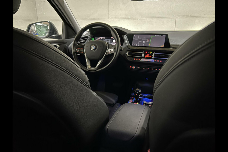 BMW 1-serie 118i Sport Navi Cruise CarPlay Sfeerver Trek NAP