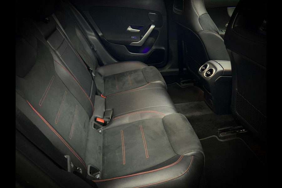 Mercedes-Benz CLA-Klasse 180 AMG | Camera | Pano | Sfeer | Nap