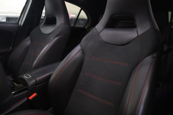 Mercedes-Benz A-Klasse 180 AMG PANODAK/CAMERA/STOELV/CARPLAY/VOL