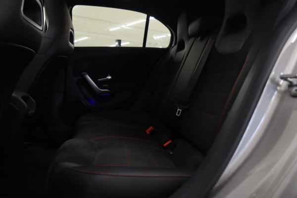 Mercedes-Benz A-Klasse 180 AMG PANODAK/CAMERA/STOELV/CARPLAY/VOL