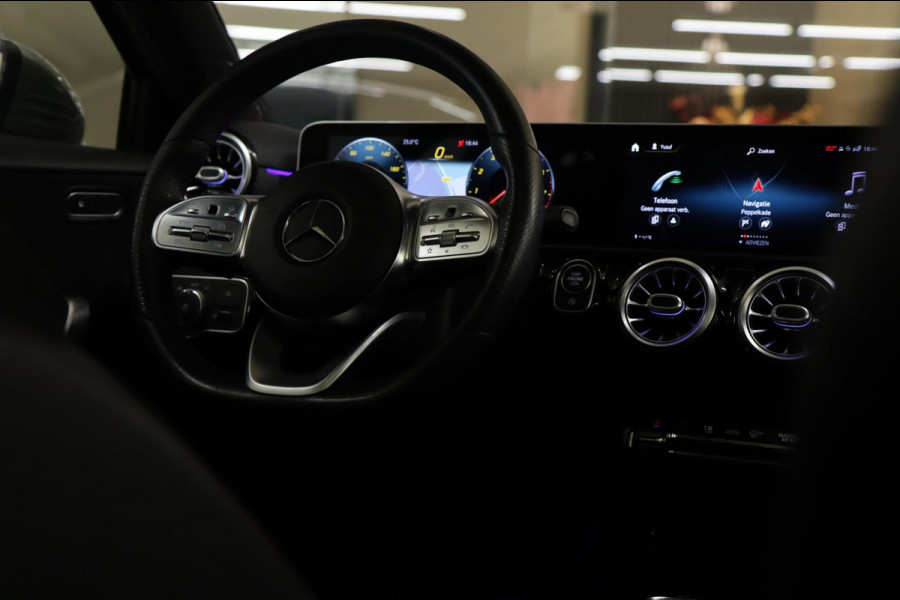 Mercedes-Benz A-Klasse 180 AMG PANODAK/CAMERA/STOELV/CARPLAY/VOL