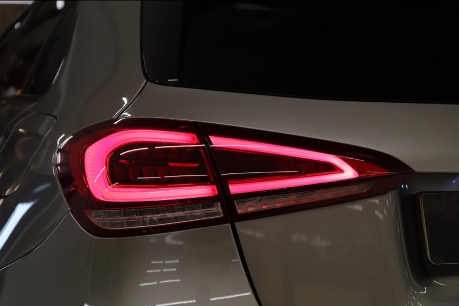 Mercedes-Benz A-Klasse 180 AMG PANODAK/CAMERA/STOELV/CARPLAY/VOL