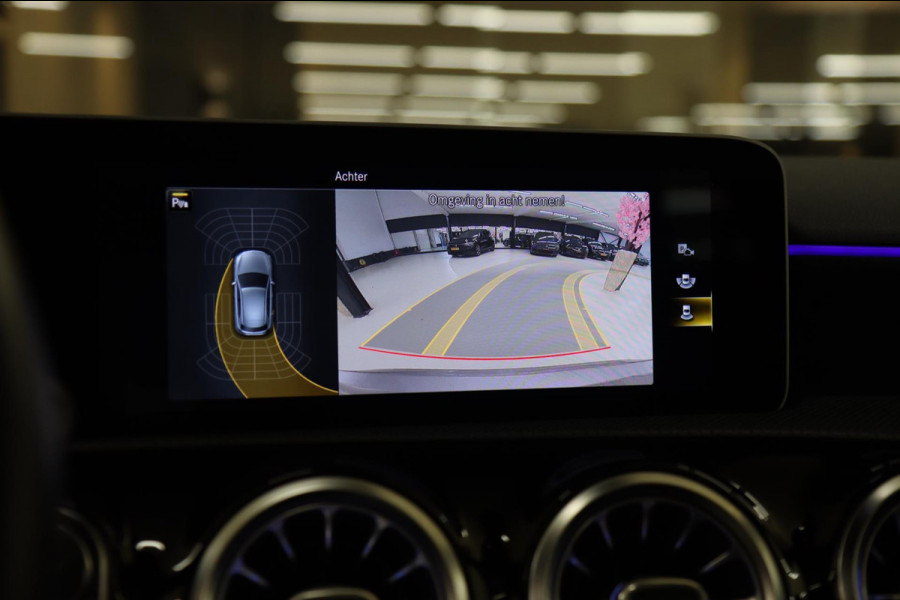 Mercedes-Benz A-Klasse 180 AMG PANODAK/CAMERA/STOELV/CARPLAY/VOL
