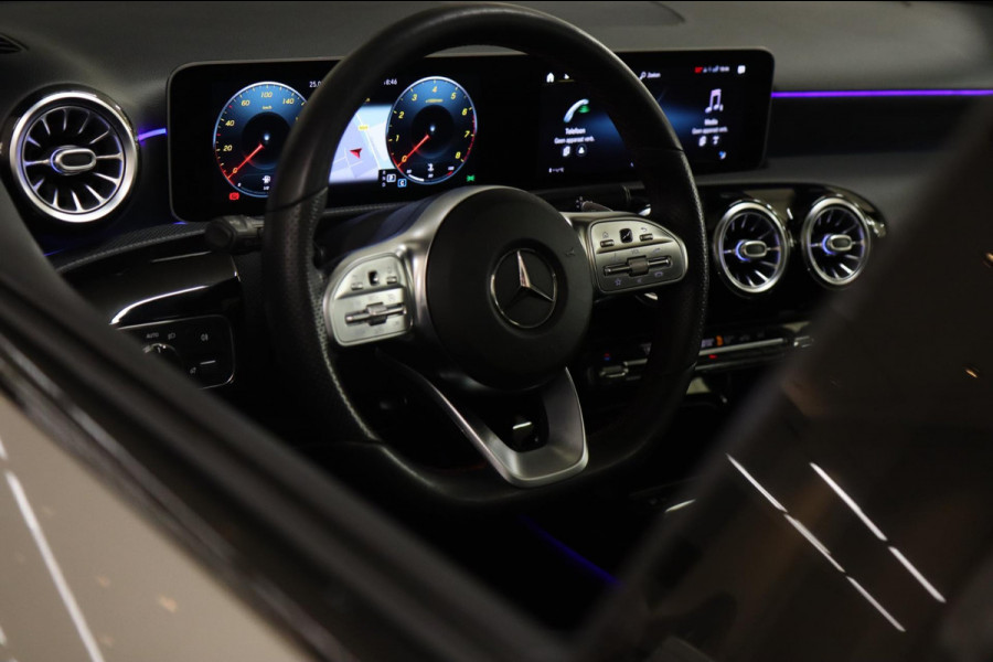 Mercedes-Benz A-Klasse 180 AMG PANODAK/CAMERA/STOELV/CARPLAY/VOL