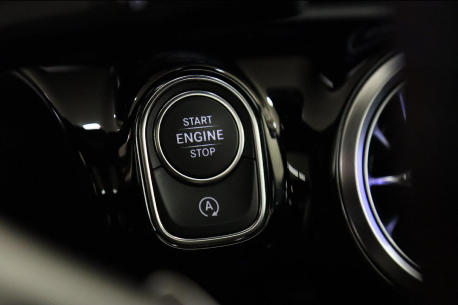 Mercedes-Benz A-Klasse 180 AMG PANODAK/CAMERA/STOELV/CARPLAY/VOL