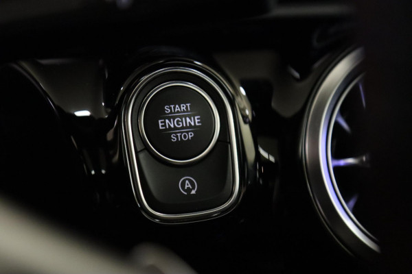 Mercedes-Benz A-Klasse 180 AMG PANODAK/CAMERA/STOELV/CARPLAY/VOL