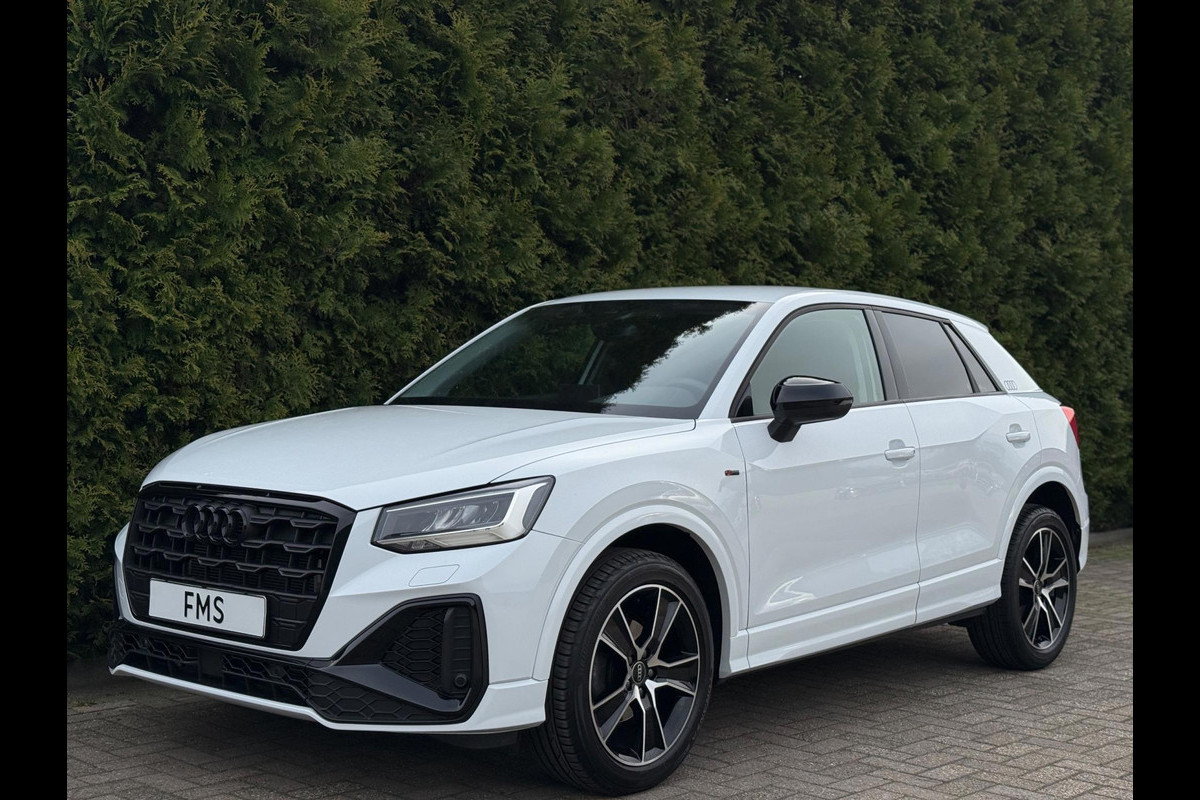 Audi Q2 35 TFSI 2x S-Line CarPlay Camera LED Audi Q2 35 TFSI 2x S-Line CarPlay Camera LED