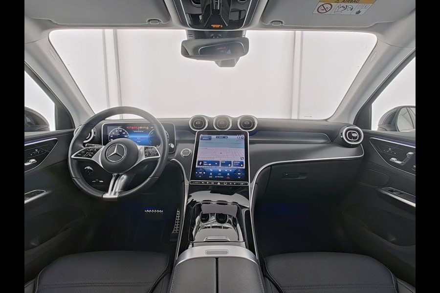 Mercedes-Benz GLC 300 e 4MATIC Plug-In Hybride | Panorama Schuif-Kanteldak | Trekhaak | Memory | Voorstoelen | Stoel en Stuur Verwarming | Inclusief 24 maanden MB Certified garantie voor Europa.