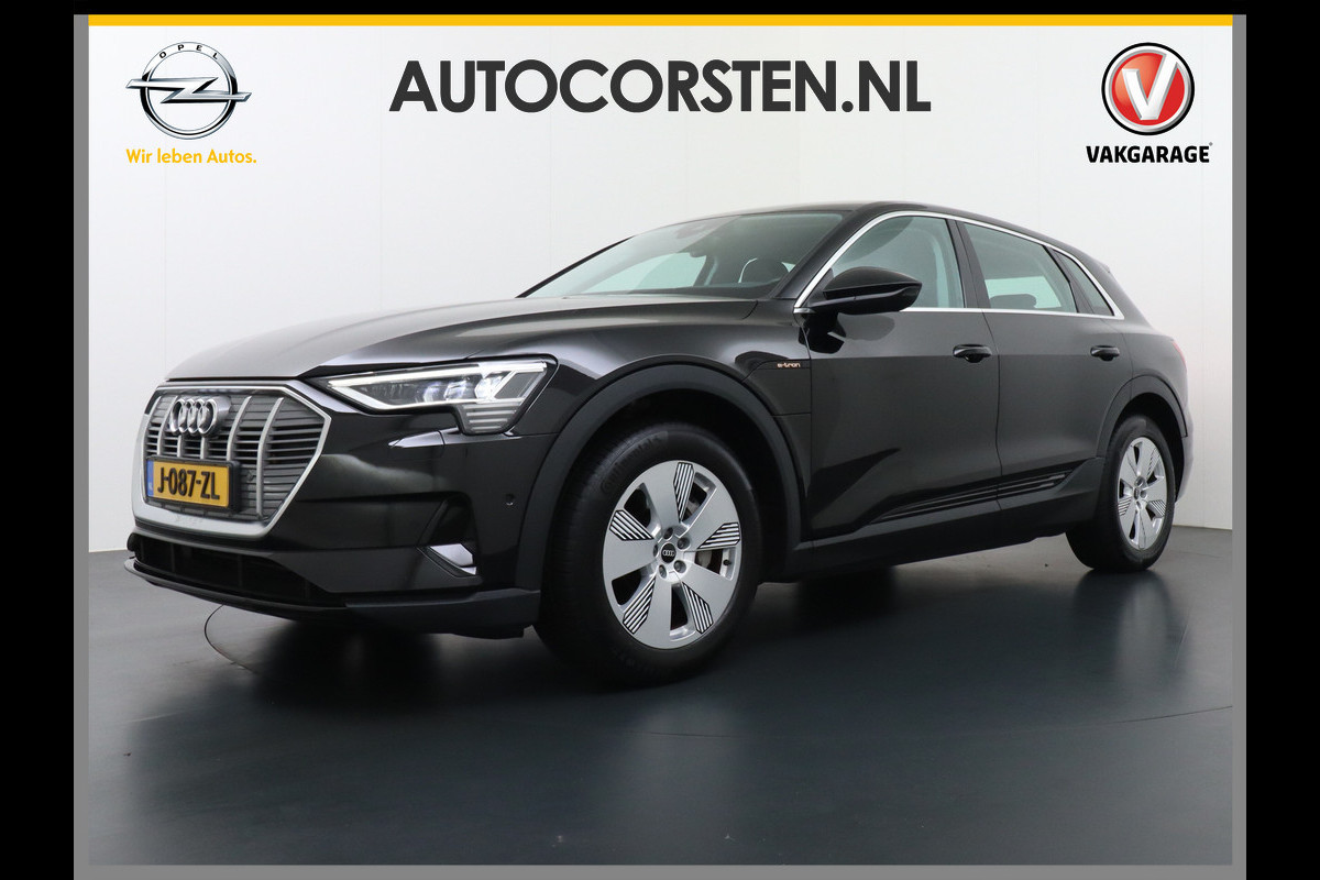 Audi e-tron 55 Quattro 95kWh 408PK AUT. Leder Luchtvering Audi-Sound-Sytem® Navi Park-assist PDC-a+v 19" LED Cruise Dab Virtual Cockpit Keyl Elek.Achterklep Regen/Lichtsensor Bluetooth Wifi Grootste accu Fase 3 laden 1e Eigenaar Origineel Nederlandse Auto 1800KG trekvermogen Audi e-tron 55 Quattro 95kWh 408PK AUT. Leder Luchtvering Audi-Sound-Sytem® Navi Park-assist PDC-a+v 19" LED Cruise Dab Virtual Cockpit Keyl Elek.Achterklep Regen/Lichtsensor Bluetooth Wifi Grootste accu Fase 3 laden 1e Eigenaar Origineel Nederlandse Auto 1800KG trekvermogen