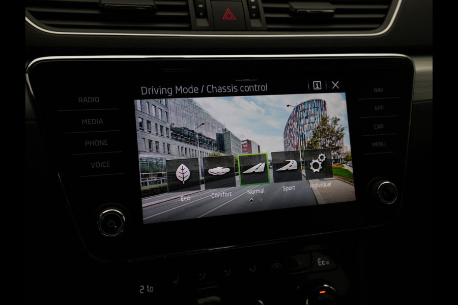 Škoda Superb Combi 1.4 TSI iV 218pk Ambition Trekhaak Navigatie Virtual Cockpit Stoelverwarming Carplay 37