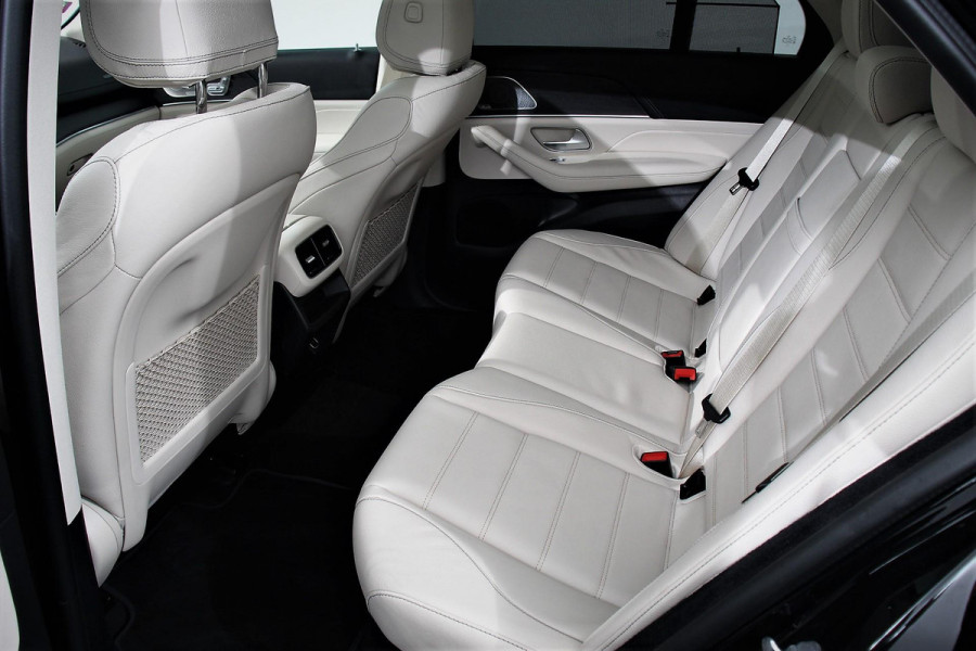 Mercedes-Benz GLE 350 e AMG 4-MATIC leder adaptive Cruise Control Burmester Audio Panorama dak 20 Inch Lichtmetalen Velgen Trekhaak