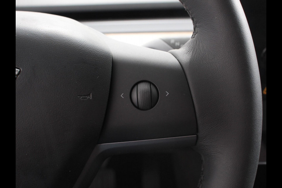 Tesla Model 3 Standard RWD Plus 60 kWh Autopilot Premium Connectivity Leder Panoramadak PDC VA + Camera