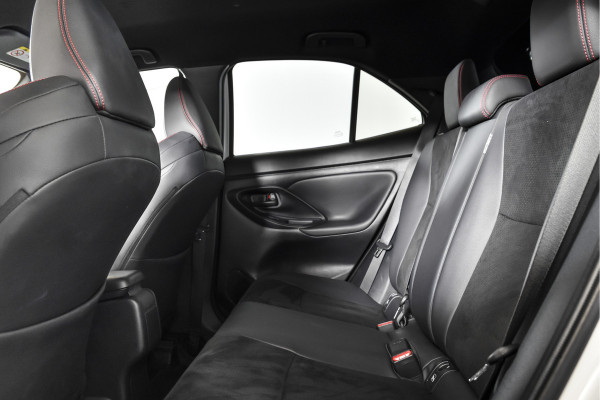 Toyota Yaris Cross 1.5 Hybrid 115 PK GR Sport | Dig. Cockpit | Adapt. Cruise | Stoel-+Stuurverw. | PDC | Camera | NAV + App. Connect | ECC | LM 18" | 7949