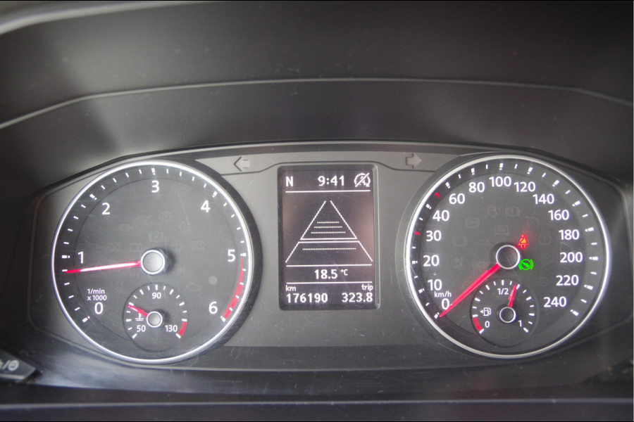 Volkswagen Transporter 2.0 TDI 3-ZITS, 204PK AUT. TREKHAAK, ADAPT. CRUISE, STANDKACHEL, NAVI, STOELVERWARMING