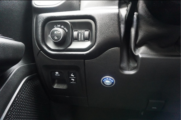 Dodge Ram 1500 5.7 V8 4x4 Crew Cab Big Horn Apple Carplay Camera Leer Trekhaak LPG Stoelverwarming Stuurverwarming