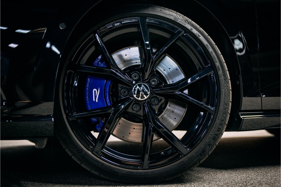 Volkswagen Golf 2.0 TSI R 4Motion uiterst nette en volle Golf R met Akra en nog vele andere opties