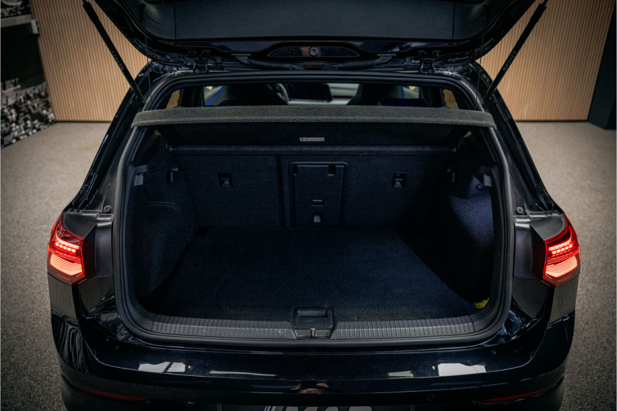 Volkswagen Golf 2.0 TSI R 4Motion uiterst nette en volle Golf R met Akra en nog vele andere opties