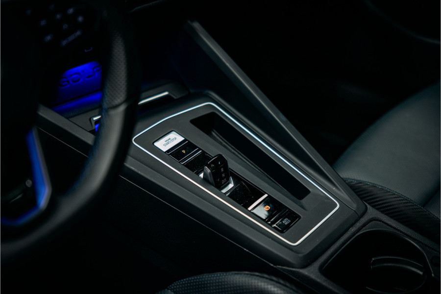 Volkswagen Golf 2.0 TSI R 4Motion uiterst nette en volle Golf R met Akra en nog vele andere opties
