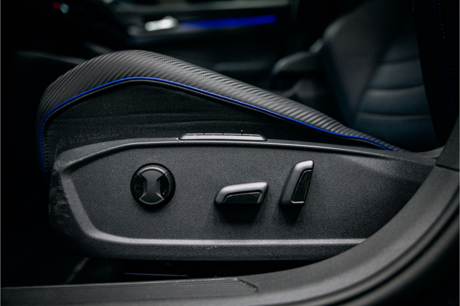 Volkswagen Golf 2.0 TSI R 4Motion uiterst nette en volle Golf R met Akra en nog vele andere opties
