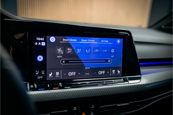 Volkswagen Golf 2.0 TSI R 4Motion uiterst nette en volle Golf R met Akra en nog vele andere opties