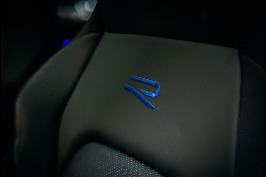 Volkswagen Golf 2.0 TSI R 4Motion uiterst nette en volle Golf R met Akra en nog vele andere opties