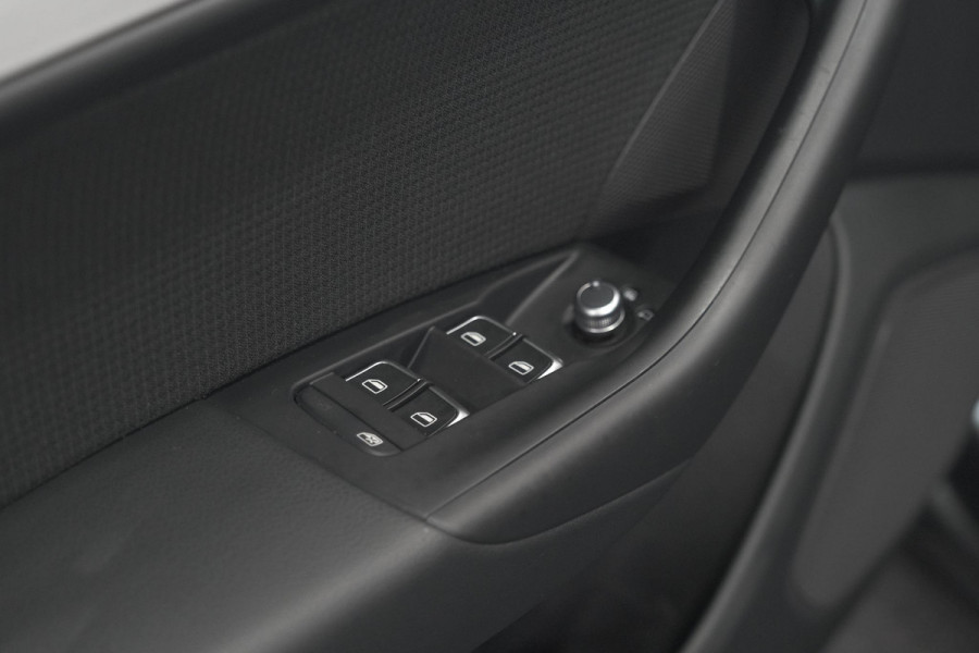 Audi Q3 1.4 TFSI CoD Sport S Line Edition | Parkeersensoren | Navigatie | Climate Control