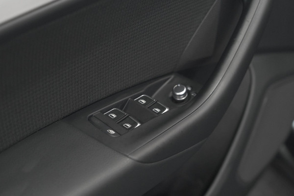Audi Q3 1.4 TFSI CoD Sport S Line Edition | Parkeersensoren | Navigatie | Climate Control