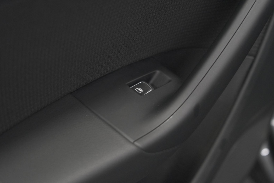 Audi Q3 1.4 TFSI CoD Sport S Line Edition | Parkeersensoren | Navigatie | Climate Control