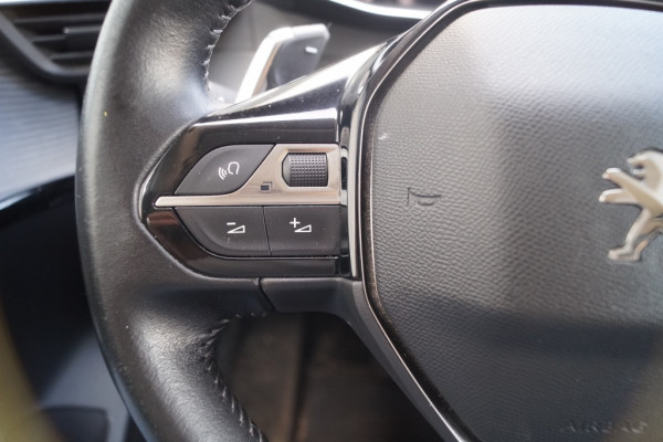 Peugeot 208 1.2 PureTech Automaat Allure -PANO-NAVI-