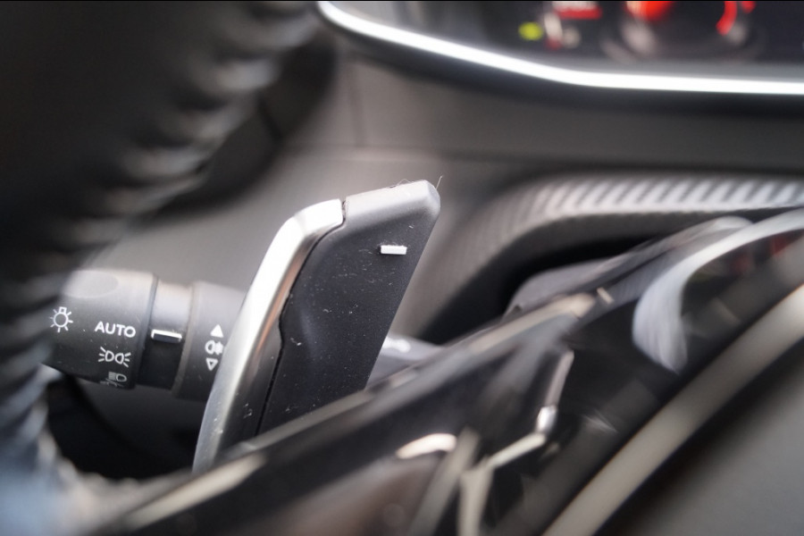Peugeot 208 1.2 PureTech Automaat Allure -PANO-NAVI-