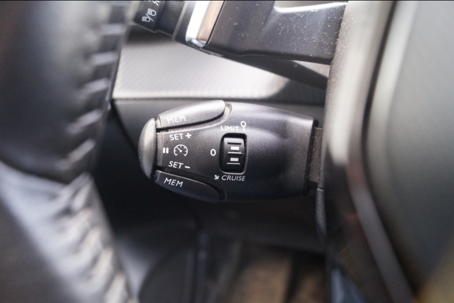 Peugeot 208 1.2 PureTech Automaat Allure -PANO-NAVI-