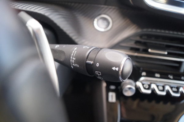 Peugeot 208 1.2 PureTech Automaat Allure -PANO-NAVI-