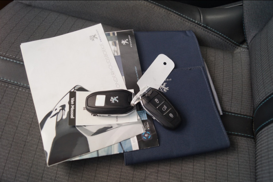 Peugeot 208 1.2 PureTech Automaat Allure -PANO-NAVI-