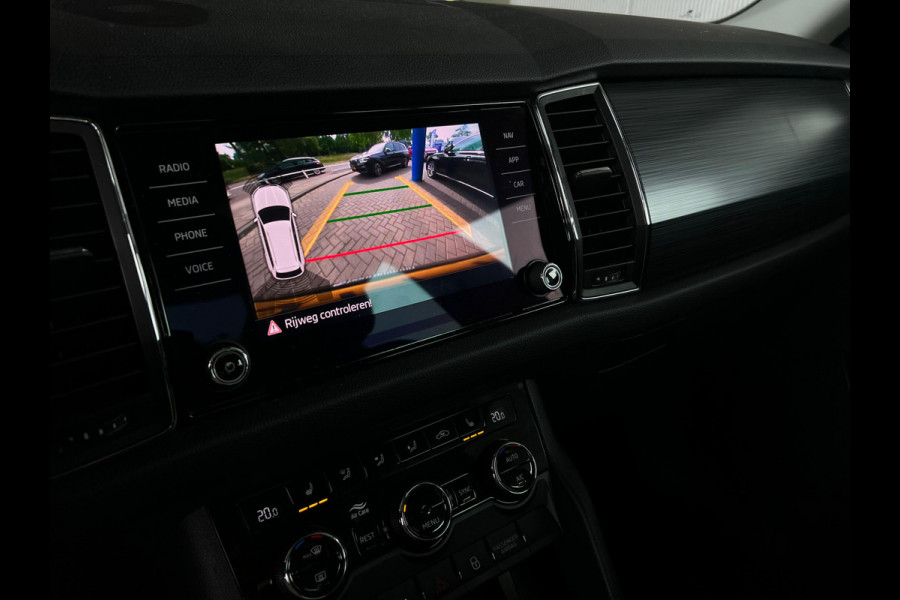 Škoda Kodiaq 1.5 TSI Limited Business Edition 7p. NL AUTO | 7 PERSOONS | PANO | AUTOMAAT | CARPLAY | HALF LEDER |