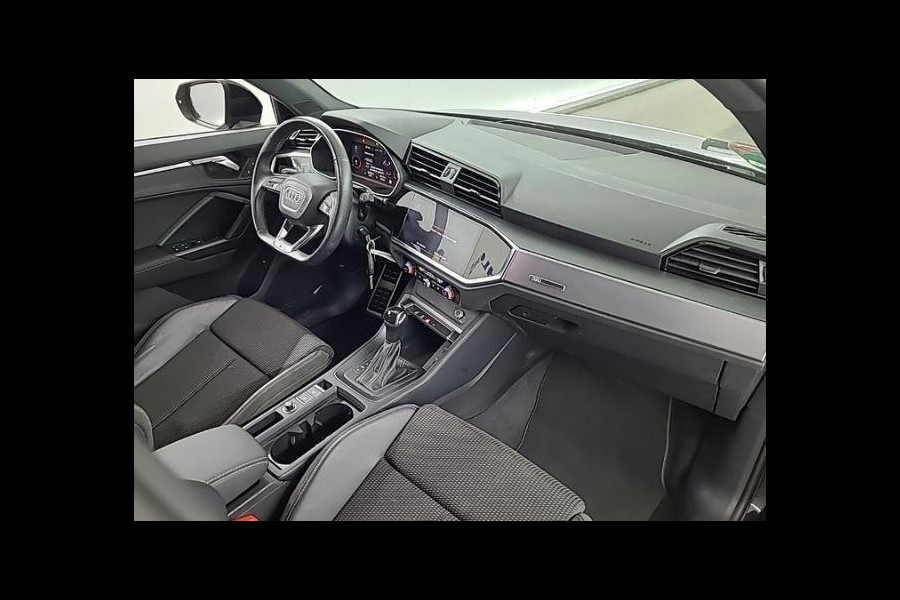 Audi Q3 35 TFSI S edition | S-Line | Optiekpakket Zwart | Trekhaak | NL-Auto