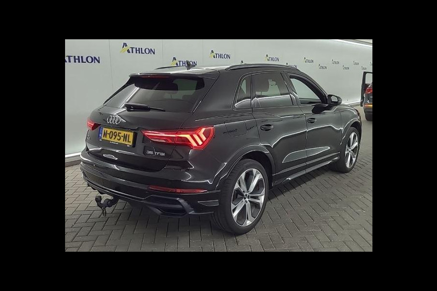 Audi Q3 35 TFSI S edition | S-Line | Optiekpakket Zwart | Trekhaak | NL-Auto