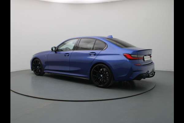 BMW 3-serie 184pk 320i High Executive Camera | Adapt. Cruise | Navi | Parkeersens. v+a | Stoel-/stuurverw. | Trekhaak