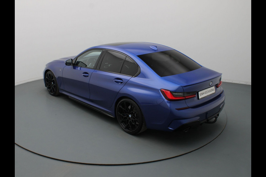 BMW 3-serie 184pk 320i High Executive Camera | Adapt. Cruise | Navi | Parkeersens. v+a | Stoel-/stuurverw. | Trekhaak
